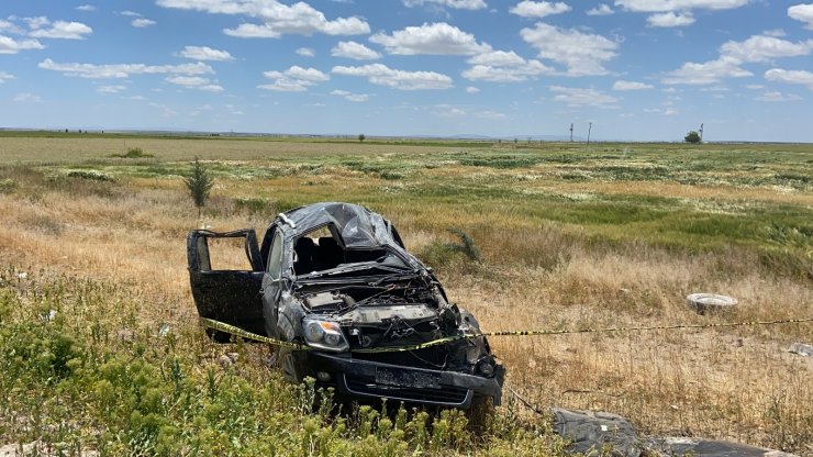 Kamyonet şarampole devrildi: 1 ölü, 2 yaralı