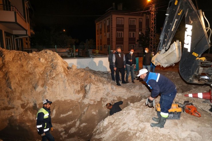 Savran’dan gece mesaisindeki çalışanlara tatlı ikramı