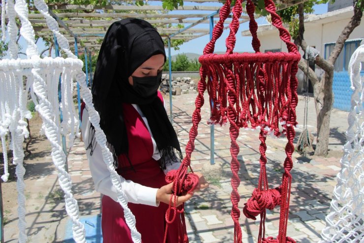 Kadınların ‘hamak’ mesaisi