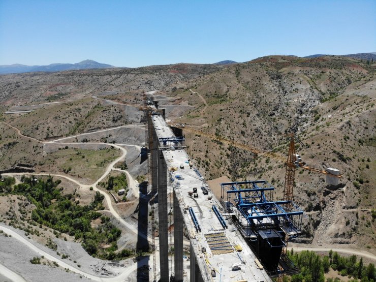 Türkiye’nin en yüksek ayaklı viyadüğü Konya Alanya arasını 2 saat 15 dakikaya indirecek