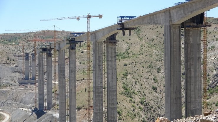 Türkiye’nin en yüksek ayaklı viyadüğü Konya Alanya arasını 2 saat 15 dakikaya indirecek