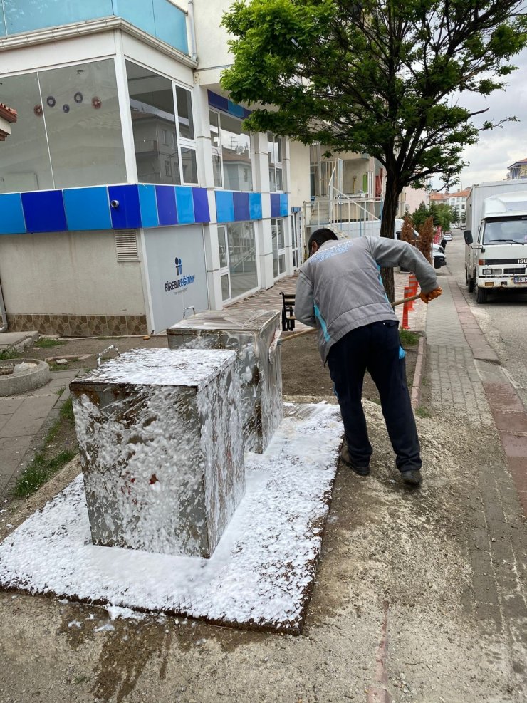 Pursaklar’da çöp konteynerlerine özel temizlik