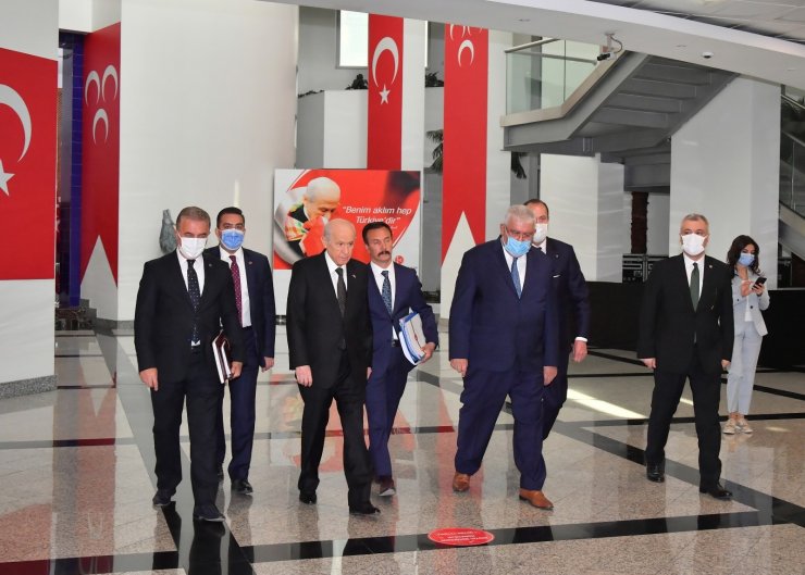 MHP Genel Başkanı Bahçeli, MYK ve MDK üyeleri ile araya geldi