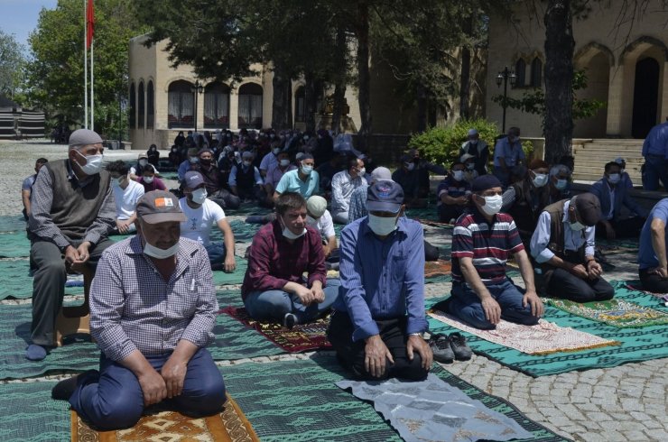 Eskişehir’de şiddetli yağmur, Mihalıççık’ta yağmur duası