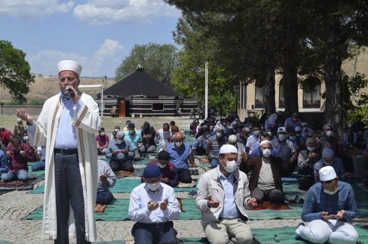 Eskişehir’de şiddetli yağmur, Mihalıççık’ta yağmur duası