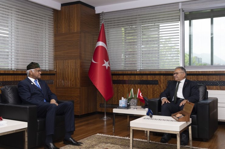 Başkan Büyükkılıç Bangladeş Büyükelçisi’ni ağırladı