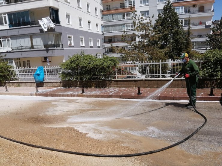 Keçiören Belediyesi sokakları gül suyu ile yıkadı