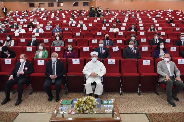 Diyanet İşleri Başkanı: “Sigarayla topyekun mücadele etmeliyiz”