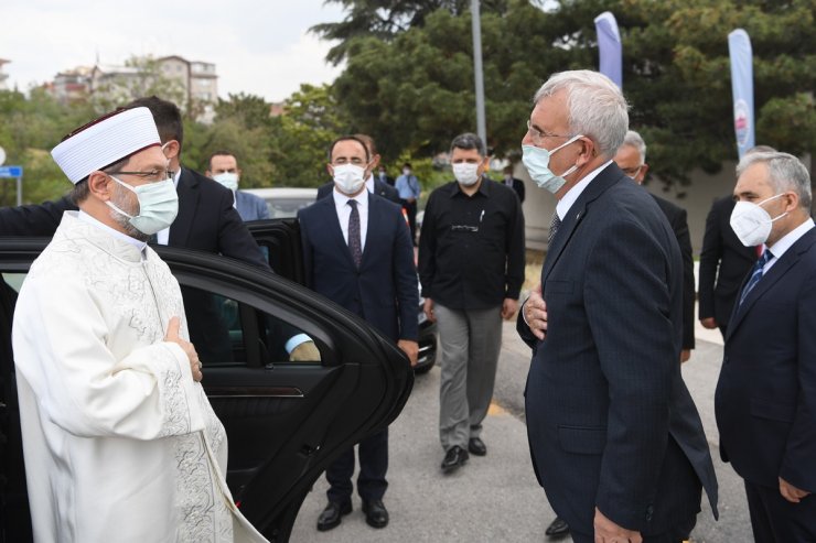 Diyanet İşleri Başkanı: “Sigarayla topyekun mücadele etmeliyiz”