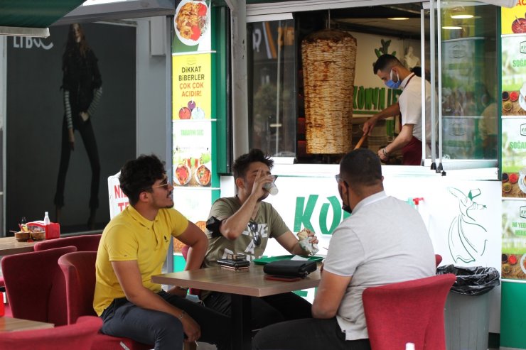 Konya’da lokanta ve kafeler hizmet vermeye başladı