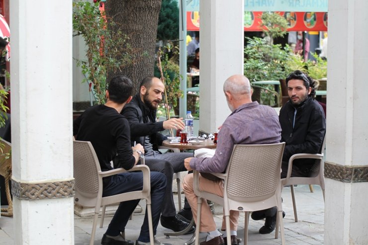 Konya’da lokanta ve kafeler hizmet vermeye başladı