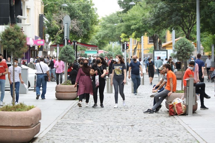 Konya’da lokanta ve kafeler hizmet vermeye başladı