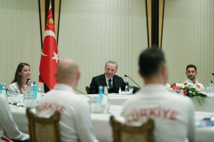 Cumhurbaşkanı Erdoğan, milli sporcuları kabul etti