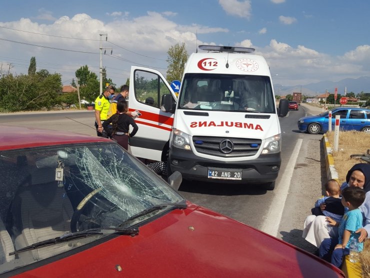 Ambulansı binmek istemeyen yaralı kız çocuğunu polis ikna etti