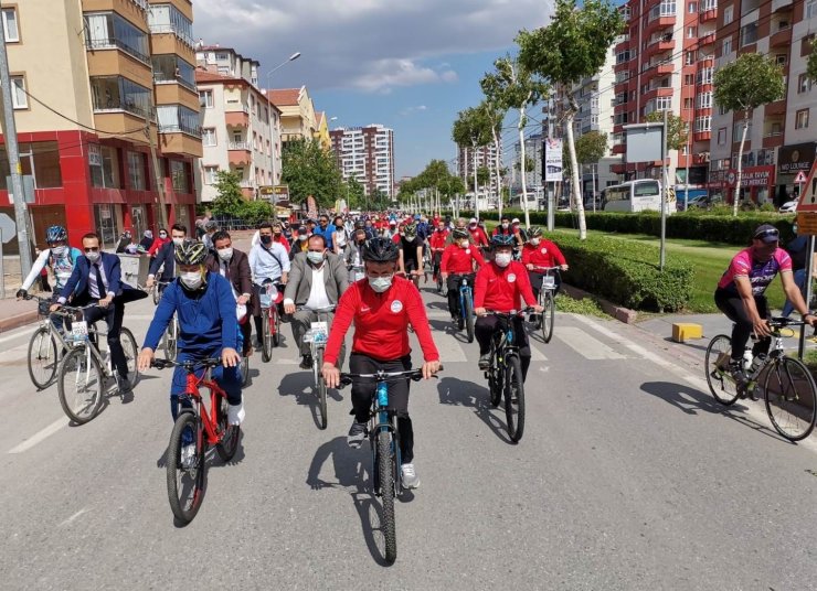 Dünya Bisiklet Günü’nde 500 kişi pedal çevirdi