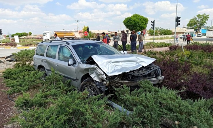 Aksaray’da otomobiller çarpıştı: 3 yaralı