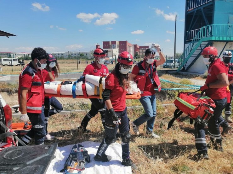 Aksaray’da gerçeği aratmayan afet müdahale tatbikatı