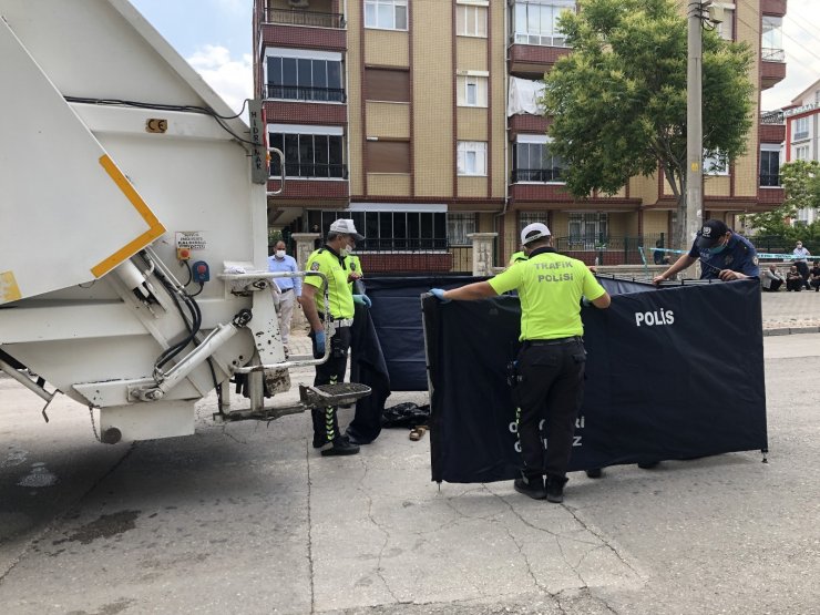 Çöp kamyonunun çarptığı kadın hayatını kaybetti