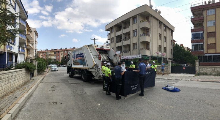 Çöp kamyonunun çarptığı kadın hayatını kaybetti