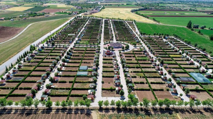 Salgın sürecinin stresini Meram Belediyesi Hobi Bahçelerinde atıyorlar