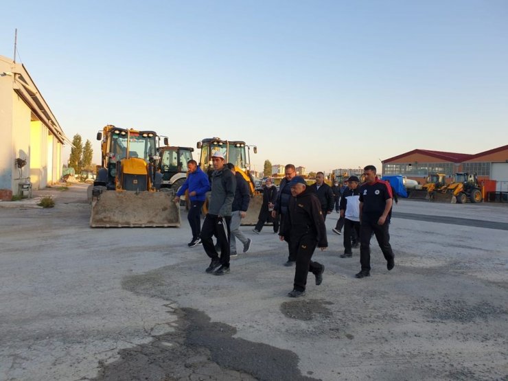 Başkan Büyükkılıç sabahın ilk ışıklarında mesaiye başladı