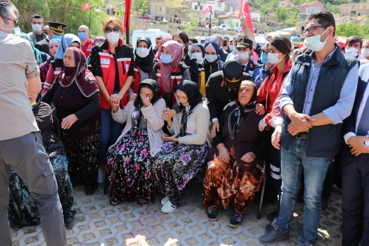 Aksaraylı şehit Sarılmaz dualarla son yolculuğuna uğurlandı