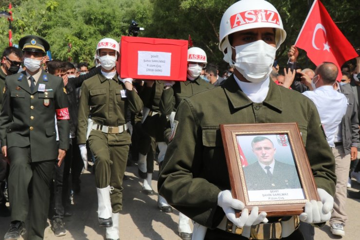 Aksaraylı şehit Sarılmaz dualarla son yolculuğuna uğurlandı