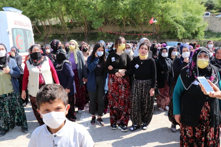 Aksaraylı şehit Sarılmaz dualarla son yolculuğuna uğurlandı