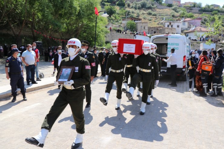 Aksaraylı şehit Sarılmaz dualarla son yolculuğuna uğurlandı