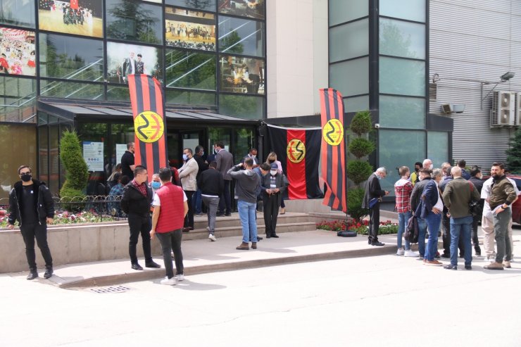 Eskişehirspor olağanüstü seçimli kongre ertelendi