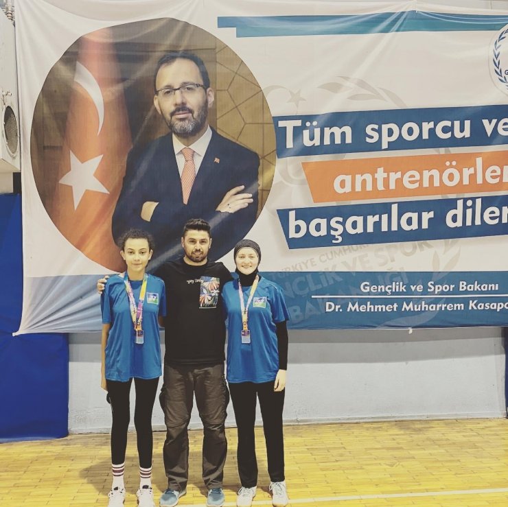 Telli Nur Ataş Badminton Türkiye şampiyonu oldu