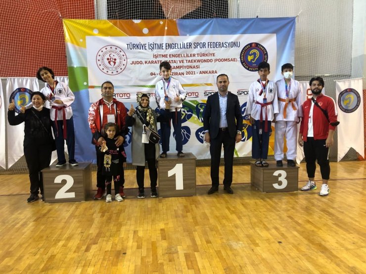 Melikgazi Taekwondo Takımı Deafolimpik branşında takım halinde şampiyon oldu