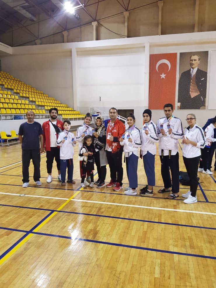 Melikgazi Taekwondo Takımı Deafolimpik branşında takım halinde şampiyon oldu