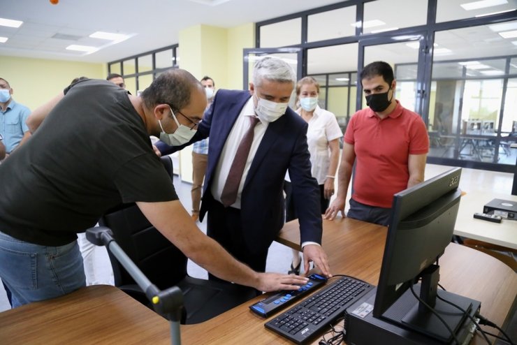 ASÜ’de engelsiz kütüphane teknolojik altyapısıyla dikkat çekiyor