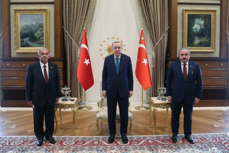 Cumhurbaşkanı Recep Tayyip Erdoğan, KKTC Meclis Başkanı Önder Sennaroğlu’nu kabul etti.