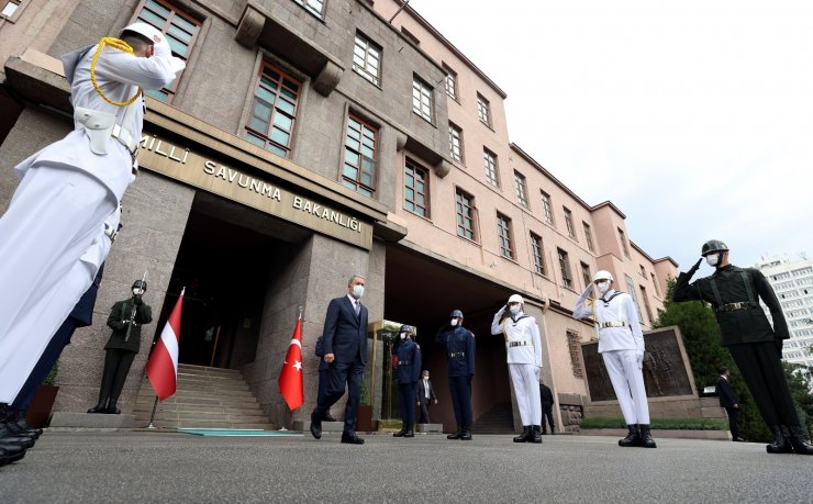 Bakan Akar, Letonya Başbakan Yardımcısı ve Savunma Bakanı Pabriks ile bir araya geldi