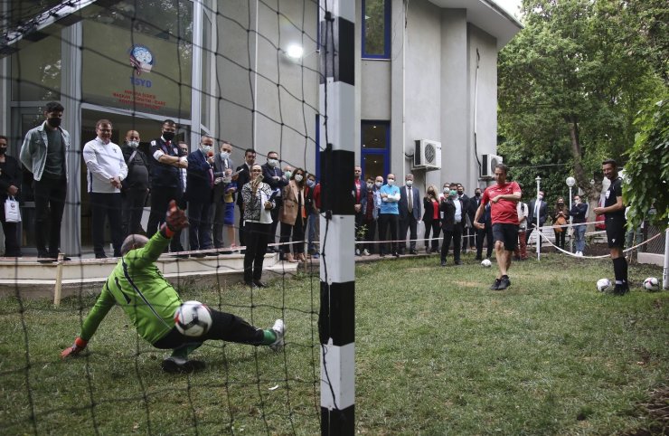 EURO 2020’ye katılacak ülkelerin büyükelçileri penaltı yarışında kozlarını paylaştı