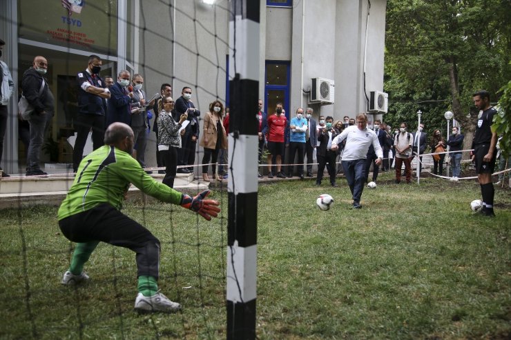 EURO 2020’ye katılacak ülkelerin büyükelçileri penaltı yarışında kozlarını paylaştı