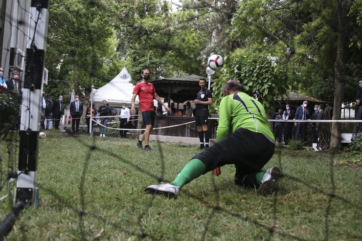 EURO 2020’ye katılacak ülkelerin büyükelçileri penaltı yarışında kozlarını paylaştı