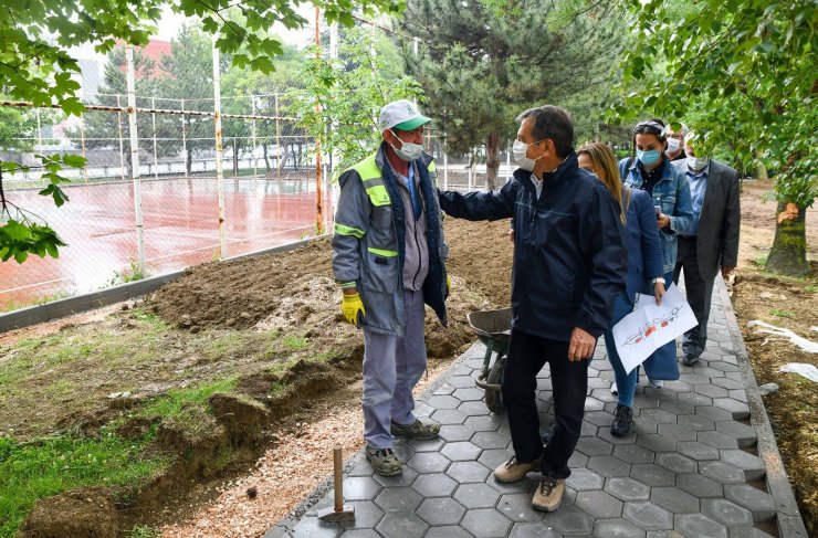 Başkan Ataç parkları yerinde inceledi