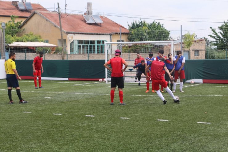 Kabakcı. Görme Engelliler Futbol Milli takımının antrenmanını izledi