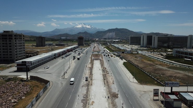 Büyükkılıç: "Tramvay hattı çalışmalarımız aksamadan sürüyor"