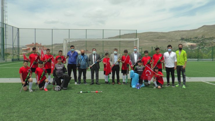 Kabakcı’dan çim hockeyi sporcularına ziyaret