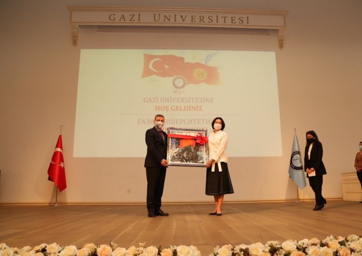 Kırgızistan Cumhurbaşkanı Caparov’un eşinden Gazi Üniversitesi’ne ziyaret