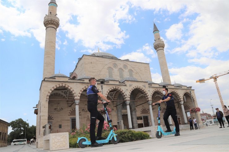 Konya Büyükşehir zabıtasından elektrikli scooter ile hizmet