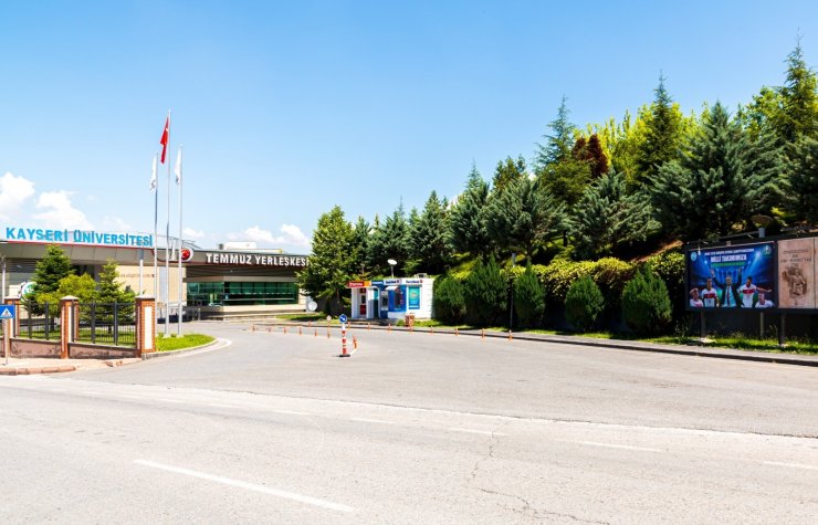 Kayseri Üniversitesi’nden Milli Takımımıza Billboardla Destek