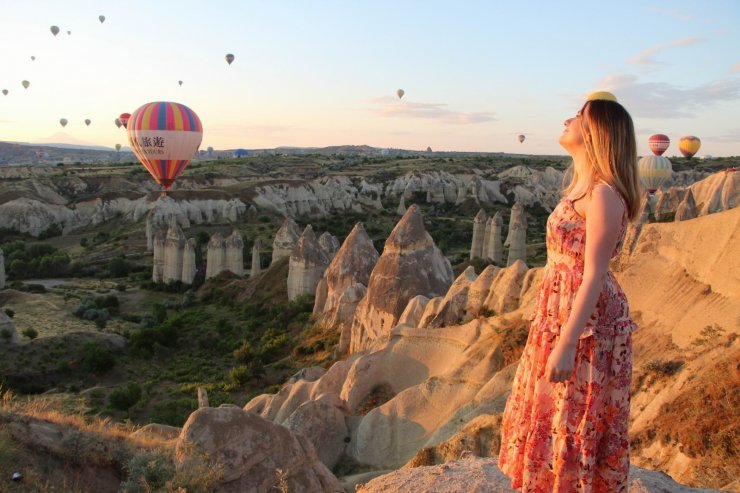 Kapadokya’da gökyüzünde görsel şölen