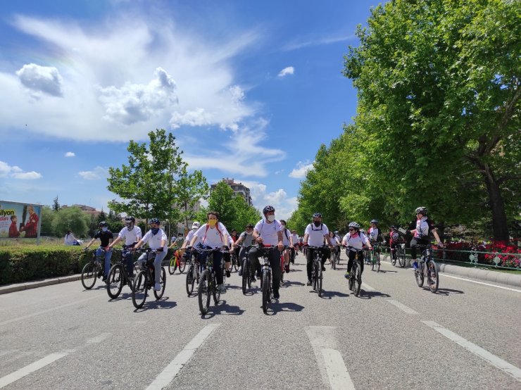 Teknik Kolej sağlık için pedalladı