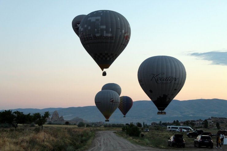 Kapadokya’da gökyüzünde görsel şölen