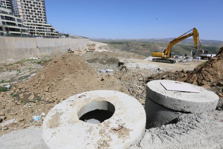 ASKİ İmrahor Vadisi’nde açıktan akan kanalizasyon hattını yeniliyor